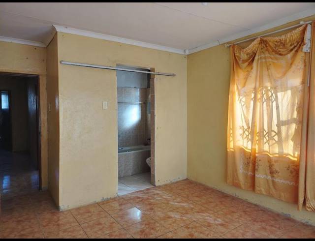 2 BEDROOM HOUSE FOR SALE IN SESHEGO E